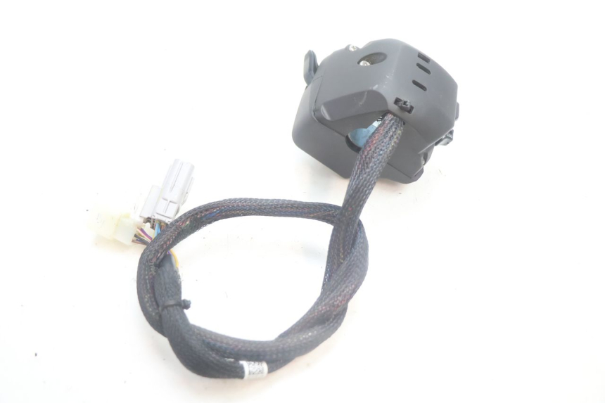 photo de COMMUTATORE SINISTRO PIAGGIO MP3 HPE 530 (2022 - 2026) - Stato della superficie e materiale