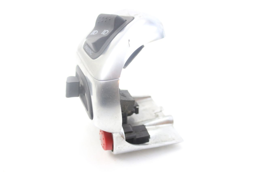 photo de MANUBRIO SINISTRO PIAGGIO MP3 500 (2014 - 2017) - Dettagli dei punti di fissaggio