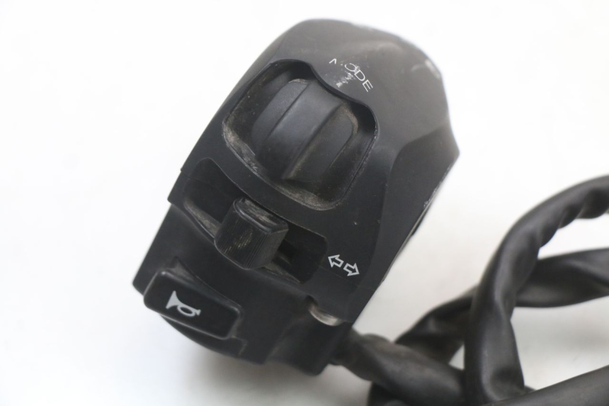 photo de COMMUTATORE SINISTRO MOTO GUZZI NORGE 8V GT 1200 (2011 - 2016) - Dettaglio del componente