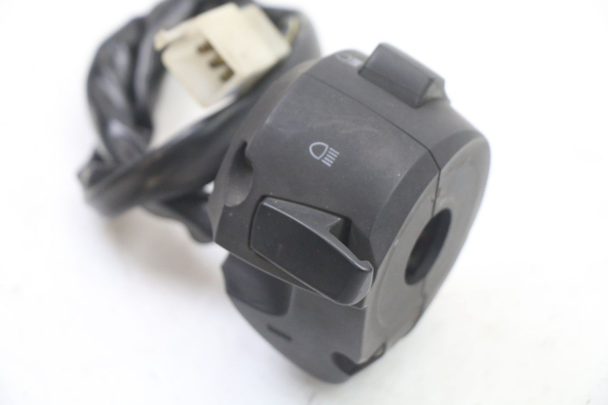 photo de MANUBRIO SINISTRO PEUGEOT CITYSTAR 125 (2011 - 2017) - Dettagli dei punti di fissaggio