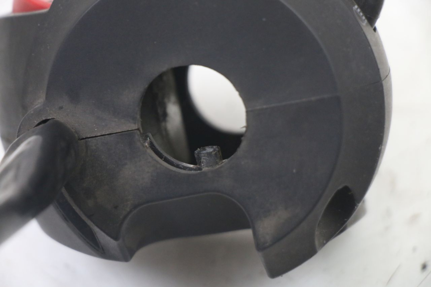 photo de MANUBRIO SINISTRO PEUGEOT CITYSTAR 125 (2011 - 2017) - Stato della superficie e materiale