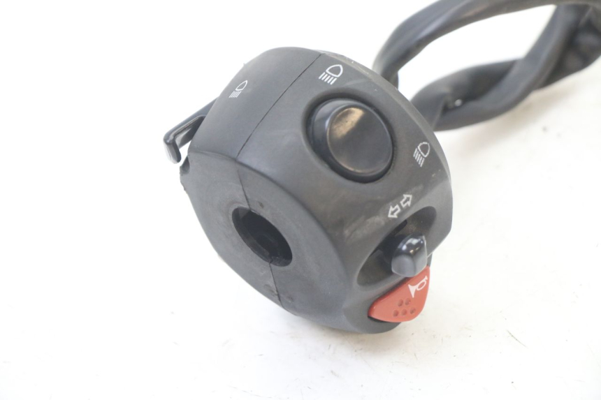 photo de MANUBRIO SINISTRO PEUGEOT CITYSTAR 2T 50 (2018 - 2021) - Altra angolazione