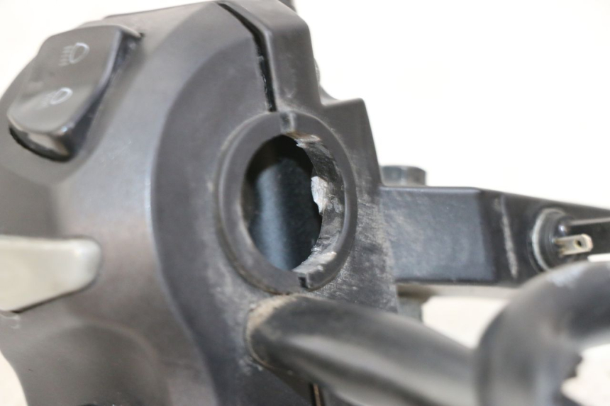 photo de COMANDO SINISTRO PEUGEOT KISBEE 4T 50 (2018 - 2022) - Dettaglio del componente