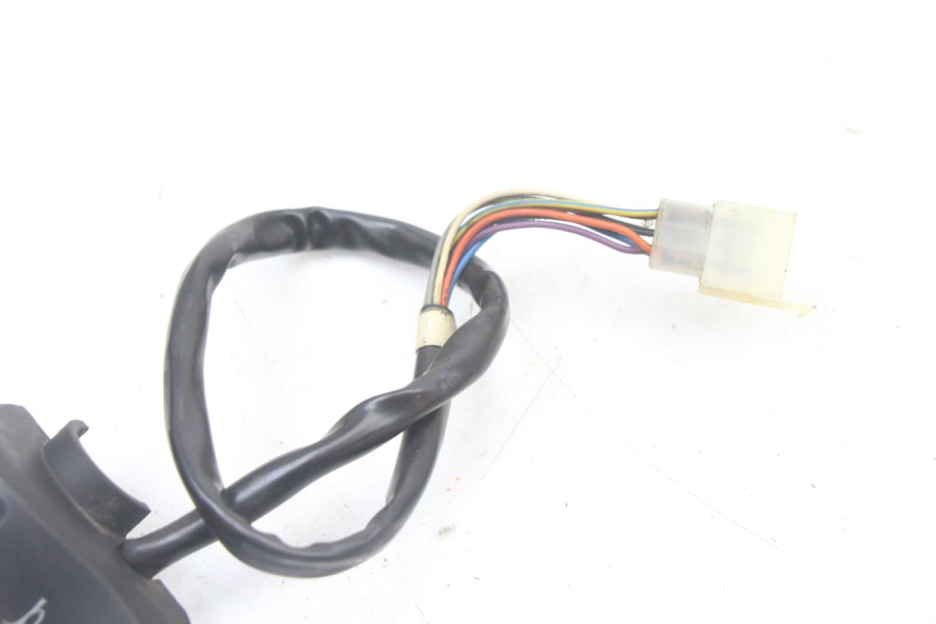 photo de COMMUTATORE SINISTRO PEUGEOT TREKKER TKR 50 (2005 - 2014) - Dettagli dei punti di fissaggio