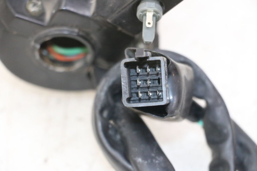 photo de COMMUTATORE SINISTRO PEUGEOT VIVACITY 125 (2010 - 2017) - Zoom sullo stato d'uso