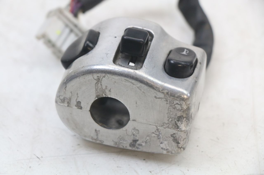 photo de COMMUTATORE SINISTRO PIAGGIO BEVERLY 125 (1998 - 2005) - Primo piano tecnico