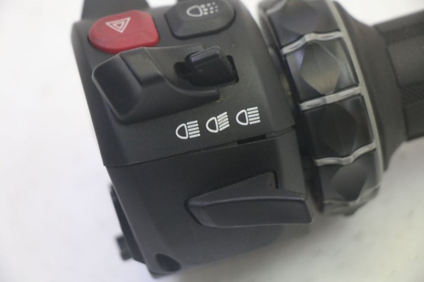 photo de COMMUTATORE SINISTRO BMW R GS 1250 (2021 - 2024) - Dettagli dei punti di fissaggio
