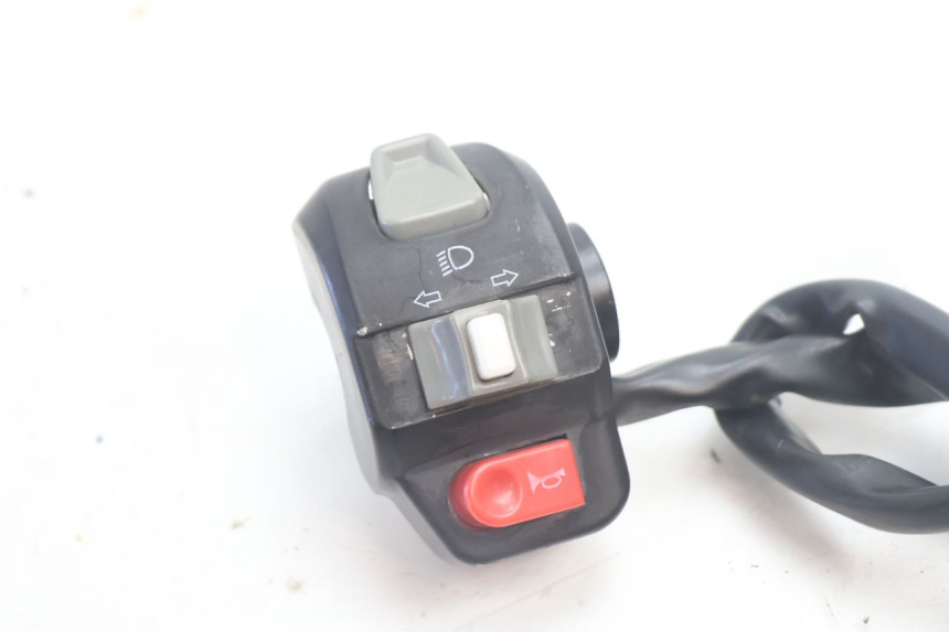 photo de COMMUTATORE SINISTRO TNT MOTOR ROMA 10' 2T 50 (2011 - 2018) - Dettaglio del componente