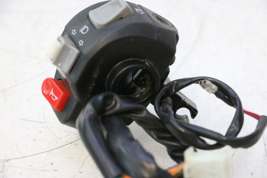photo de COMMUTATORE SINISTRO TNT MOTOR ROMA 12' 2T 50 (2007 - 2018) - Dettaglio del componente