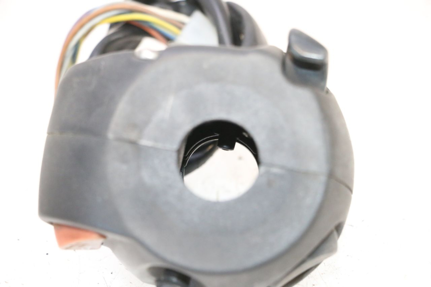 photo de COMANDO SINISTRO PEUGEOT SATELIS COMPRESSOR K15 125 (2006 - 2009) - Zoom sullo stato d'uso