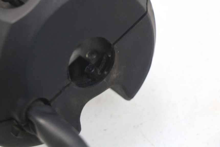 photo de MANUBRIO SINISTRO PEUGEOT SATELIS 125 (2006 - 2009) - Dettaglio del componente