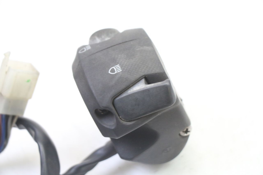 photo de COMMUTATORE SINISTRO PEUGEOT SATELIS 250 (2006 - 2012) - Primo piano tecnico