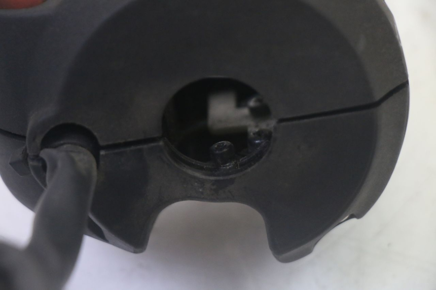 photo de MANUBRIO SINISTRO PEUGEOT SATELIS 125 (2006 - 2009) - Vista d'insieme del prodotto