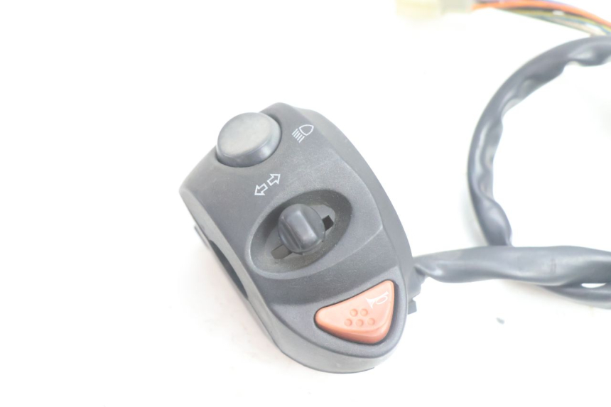 photo de MANUBRIO SINISTRO PEUGEOT SATELIS 125 (2006 - 2009) - Dettaglio del componente
