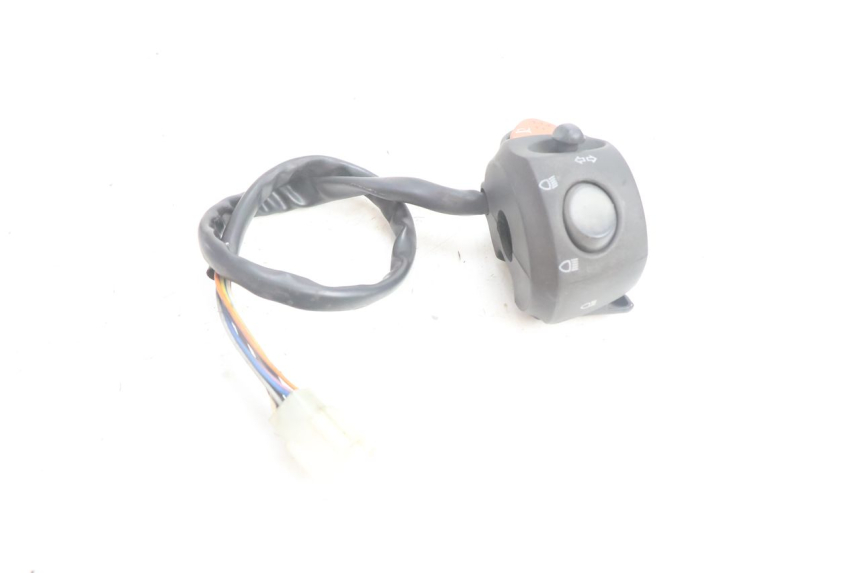 photo de MANUBRIO SINISTRO PEUGEOT SATELIS 125 (2006 - 2009) - Zoom sullo stato d'uso