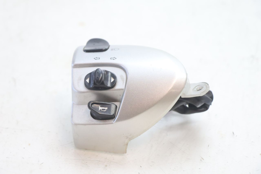 photo de COMMUTATORE SINISTRO FYM SCOOTERONE 125 (2006 - 2008) - Zoom sullo stato d'uso