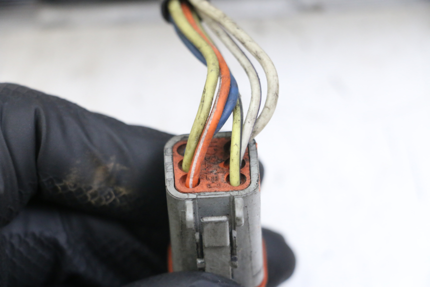 photo de COMMUTATORE SINISTRO HARLEY DAVIDSON SPORTSTER XL CUSTOM 1200 (2003 - 2004) - Caratteristiche distintive