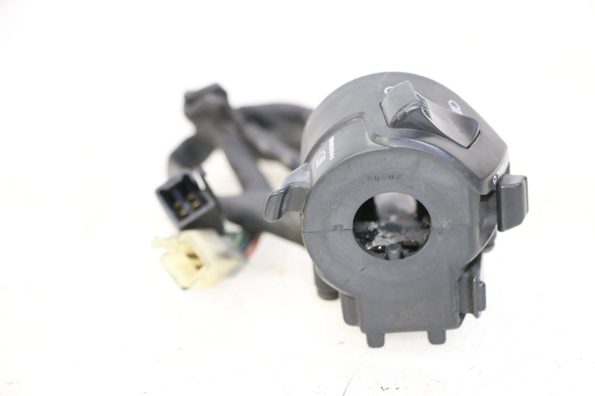 photo de COMMUTATORE SINISTRO HONDA ST PAN EUROPEAN 1300 (2002 - 2013) - Dettagli dei punti di fissaggio