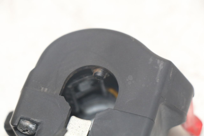 photo de MANUBRIO SINISTRO YAMAHA TDM ABS 900 (2002 - 2014) - Dettagli dei punti di fissaggio