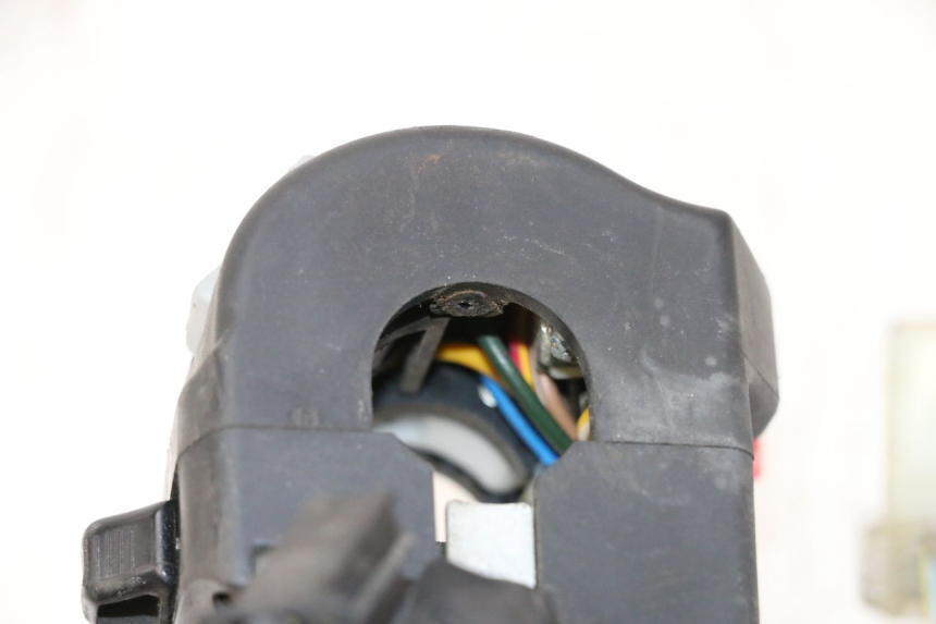 photo de MANUBRIO SINISTRO YAMAHA TDM ABS 900 (2002 - 2014) - Zoom sullo stato d'uso