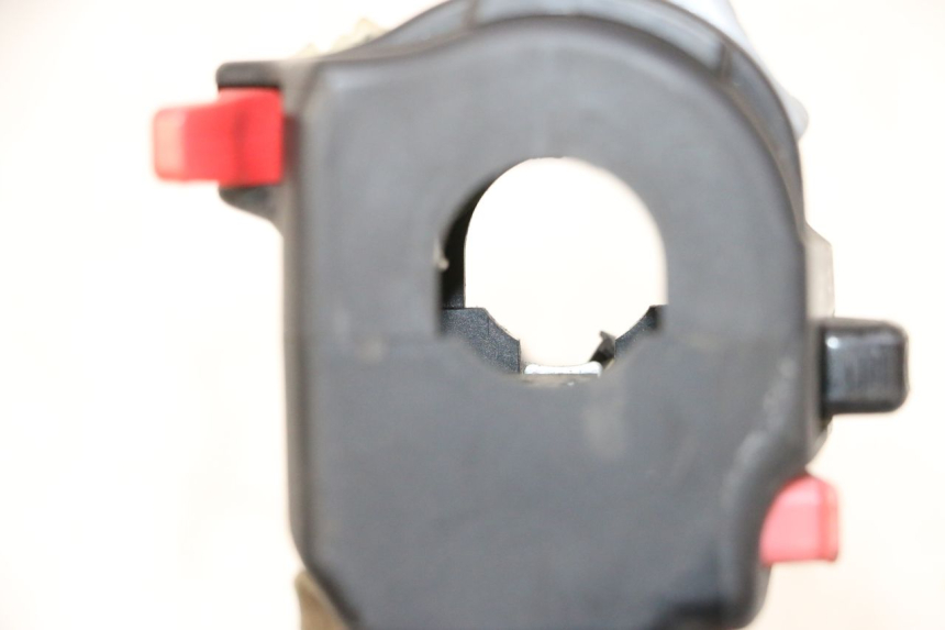 photo de MANUBRIO SINISTRO YAMAHA TDM ABS 900 (2002 - 2014) - Altra angolazione