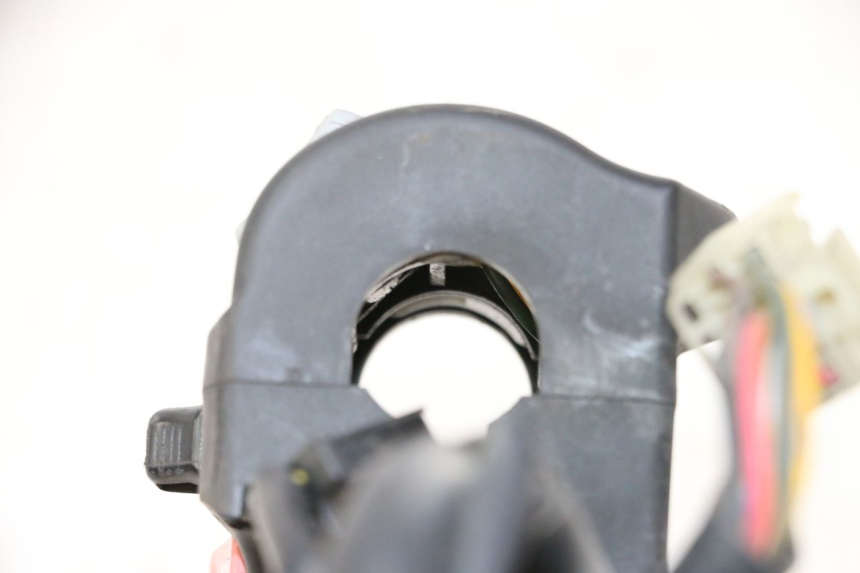 photo de MANUBRIO SINISTRO YAMAHA TDM ABS 900 (2002 - 2014) - Primo piano tecnico