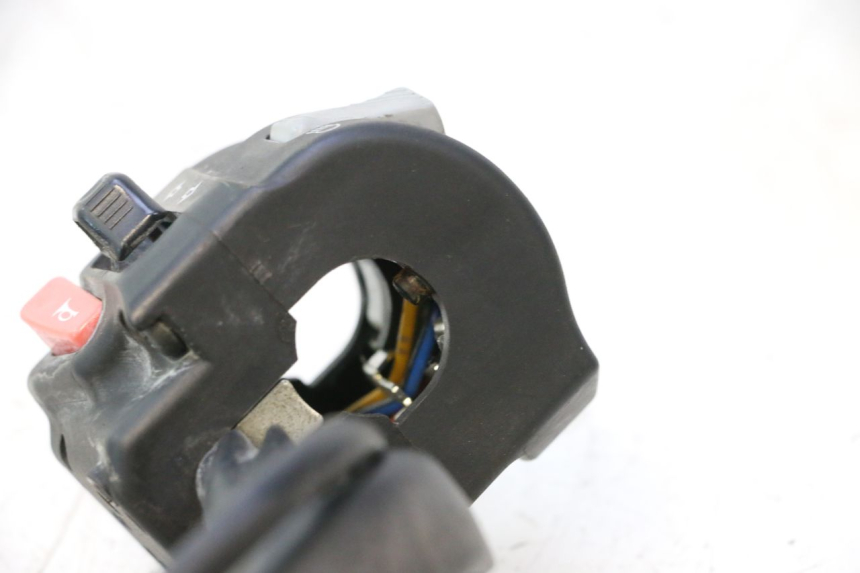 photo de COMMUTATORE SINISTRO YAMAHA TDM ABS 900 (2002 - 2014) - Dettagli dei punti di fissaggio