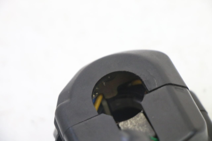 photo de COMMUTATORE SINISTRO YAMAHA TDR DELTABOX 125 (1997 - 2003) - Dettagli dei punti di fissaggio