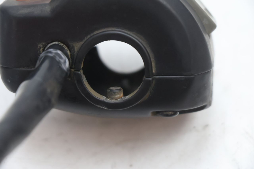 photo de MANUBRIO SINISTRO PEUGEOT V-CLIC VCLIC 50 (2007 - 2013) - Dettagli dei punti di fissaggio