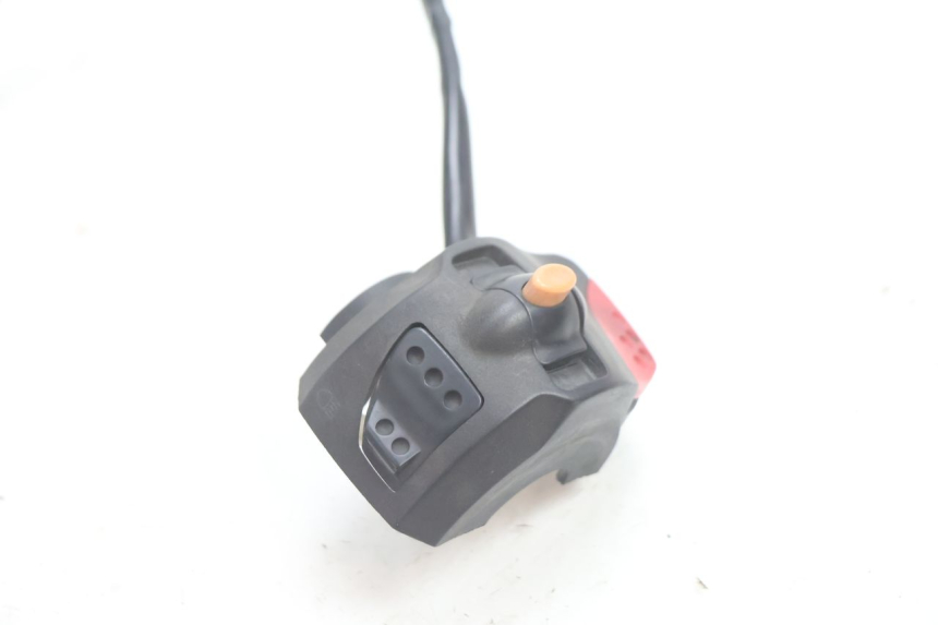 photo de MANUBRIO SINISTRO PEUGEOT VIVACITY 50 (2004 - 2009) - Altra angolazione