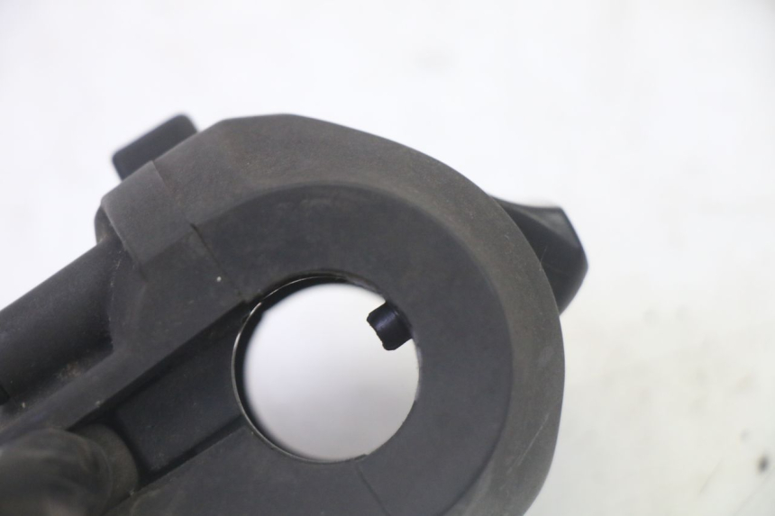 photo de MANUBRIO SINISTRO YAMAHA X-MAX XMAX 125 (2010 - 2013) - Primo piano tecnico