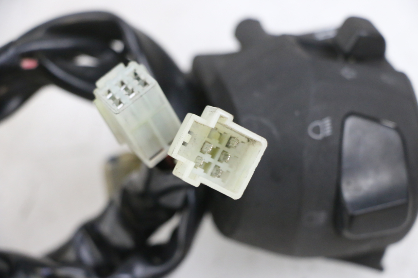 photo de MANUBRIO SINISTRO YAMAHA X-MAX XMAX 125 (2010 - 2013) - Altra angolazione