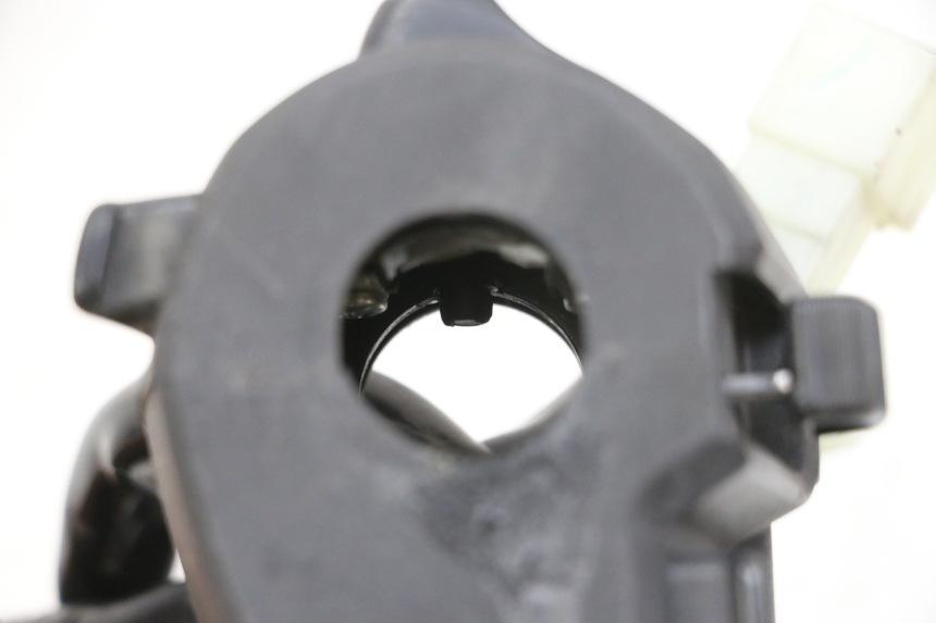 photo de MANUBRIO SINISTRO YAMAHA X-MAX XMAX 125 (2010 - 2013) - Dettagli dei punti di fissaggio