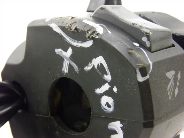 photo de Leva sinistra YAMAHA FJR 1300 (2004 - 2005) - Stato della superficie e materiale