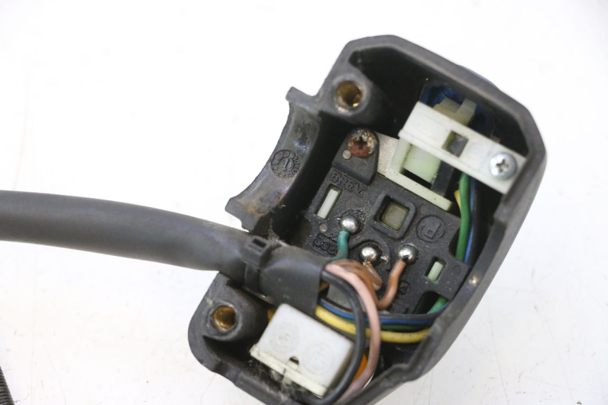 photo de COMANDO SINISTRO YAMAHA YP MAJESTY 125 (1998 - 2001) - Altra angolazione