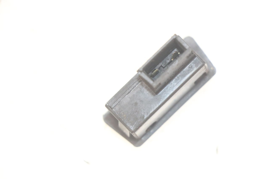 photo de COMANDO CLACSON PEUGEOT TWEET 4T 50 (2018 - 2022) - Zoom sullo stato d'uso