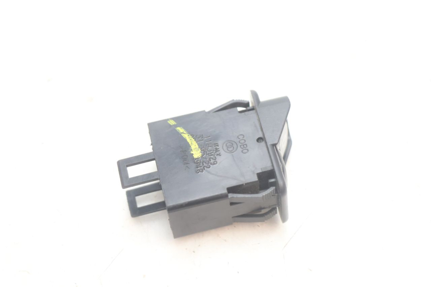 photo de COMANDO MARCIA AVANTI-INDIETRO PIAGGIO MP3 HPE 530 (2022 - 2026) - Altra angolazione