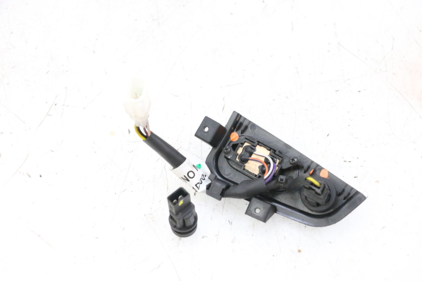 photo de COMMUTATORE PIAGGIO MP3 HPE 300 (2019 - 2026) - Zoom sullo stato d'uso