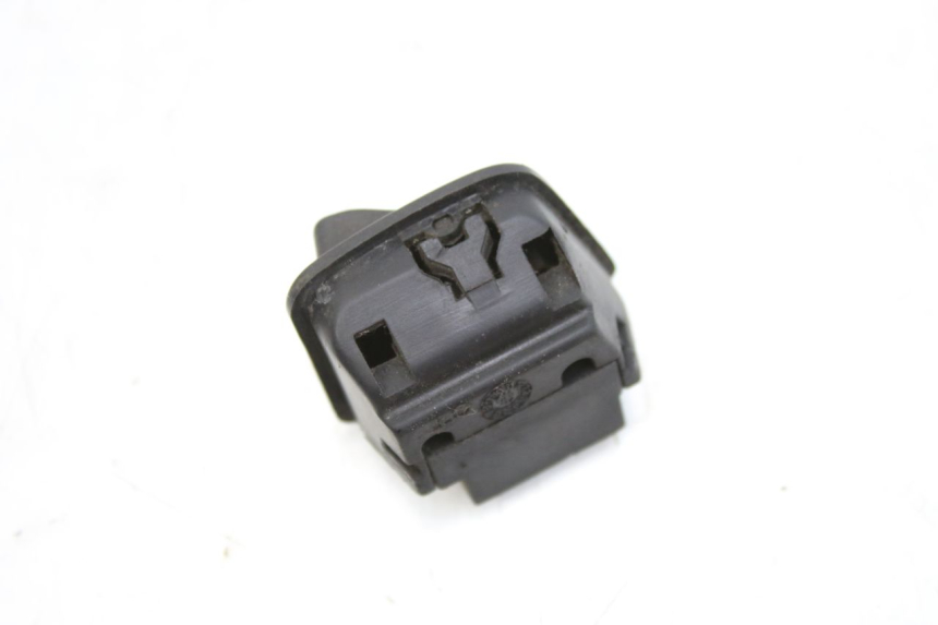 photo de COMANDO LUCE ALTA PIAGGIO FLY 2T 50 (2004 - 2017) - Dettagli dei punti di fissaggio