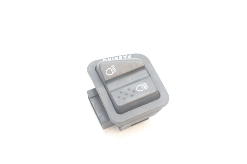 photo de COMMUTATORE LUCI PIAGGIO X9 AMALFI 180 (2000 - 2003) - Dettaglio del componente