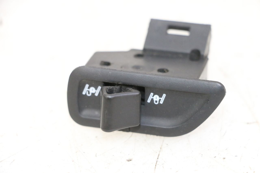 photo de COMMUTATORE ROLL LOCK PIAGGIO MP3 500 (2014 - 2017) - Vista principale
