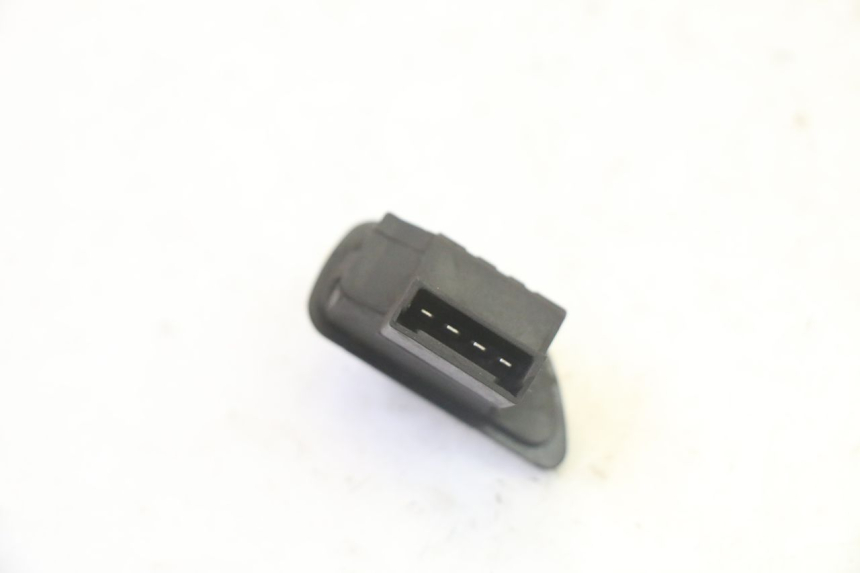 photo de COMMUTATORE ROLL LOCK PIAGGIO MP3 125 (2006 - 2014) - Altra angolazione