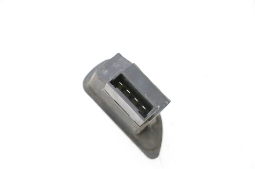 photo de COMMUTATORE ROLL LOCK PIAGGIO MP3 125 (2006 - 2014) - Altra angolazione
