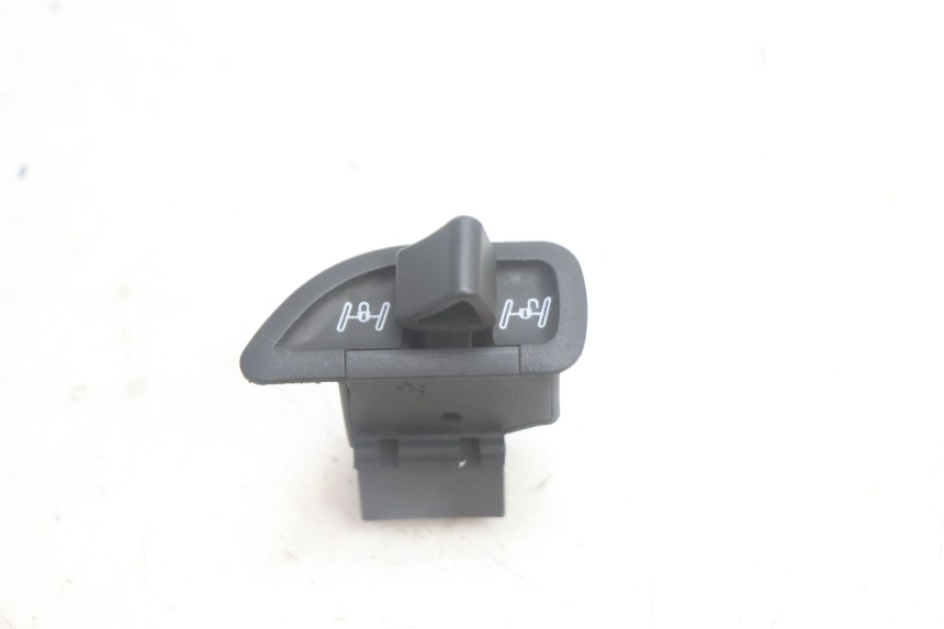 photo de COMMUTATORE ROLL LOCK PIAGGIO MP3 125 (2006 - 2014) - Vista principale