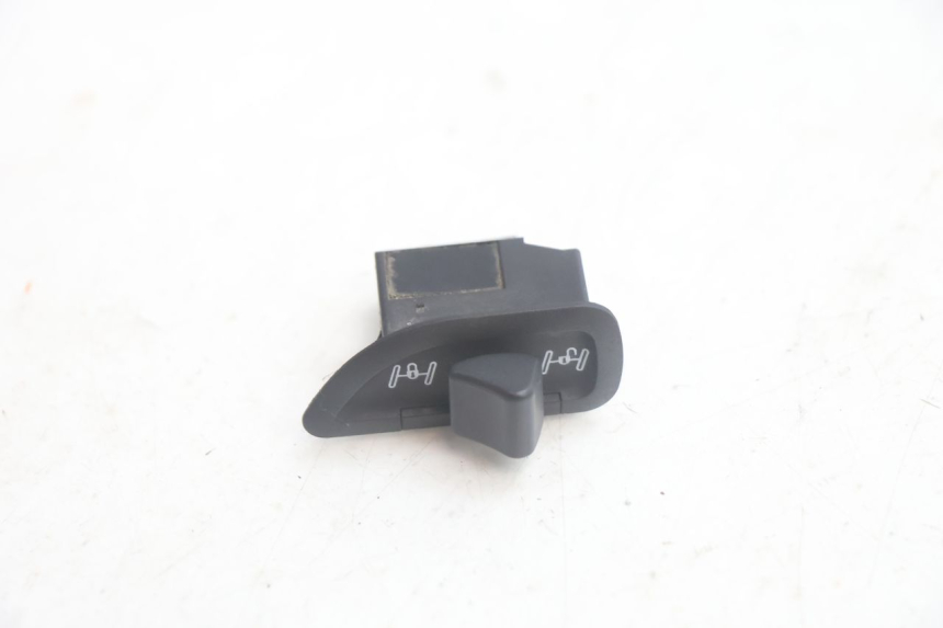 photo de COMMUTATORE ROLL LOCK PIAGGIO MP3 125 (2006 - 2014) - Dettaglio del componente