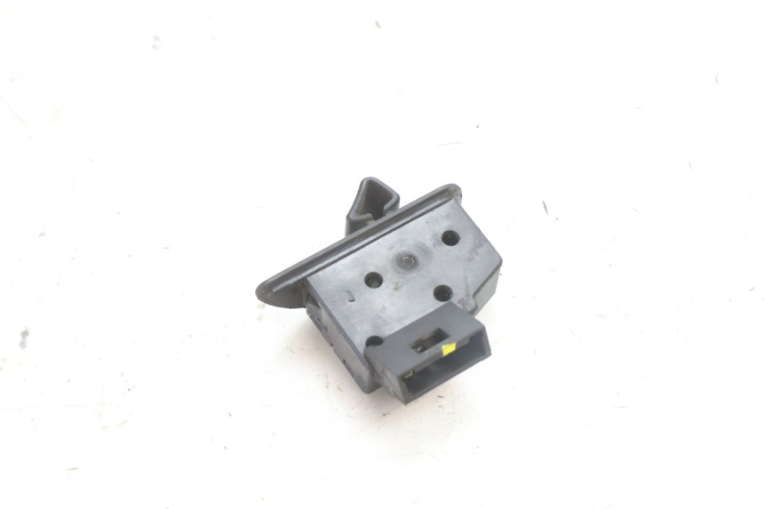 photo de COMMUTATORE ROLL LOCK PIAGGIO MP3 500 (2016 - 2018) - Zoom sullo stato d'uso
