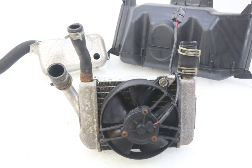 photo de COMPRESSOR PEUGEOT SATELIS COMPRESSOR K15 125 (2006 - 2009) - Caratteristiche distintive
