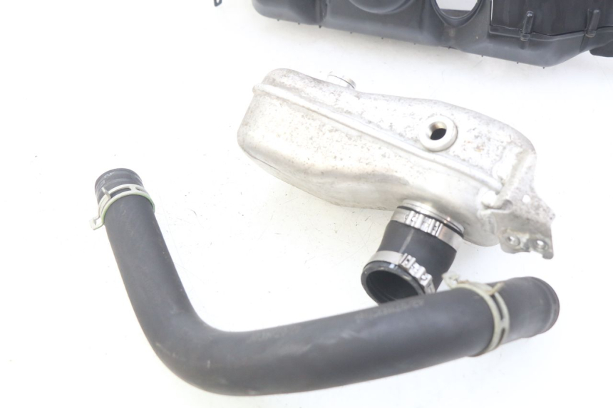 photo de COMPRESSOR PEUGEOT SATELIS COMPRESSOR K15 125 (2006 - 2009) - Dettagli dei punti di fissaggio