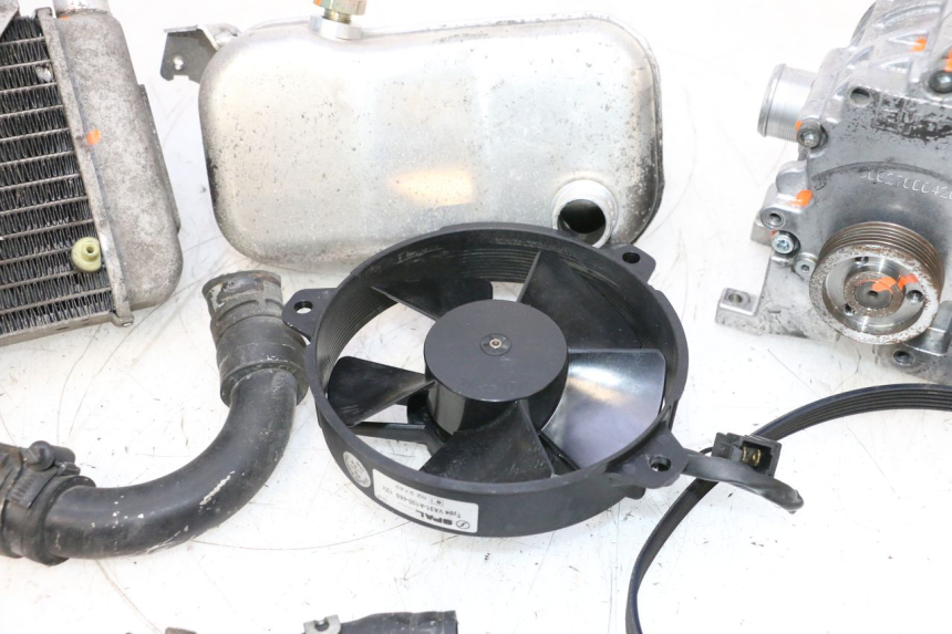 photo de COMPRESSOR PEUGEOT SATELIS COMPRESSOR K15 125 (2006 - 2009) - Primo piano tecnico