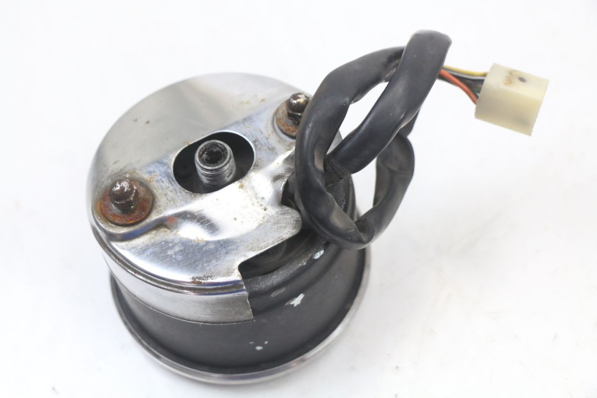 photo de CONTAGIRI SUZUKI GN 125 (1997 - 2000) - Primo piano tecnico